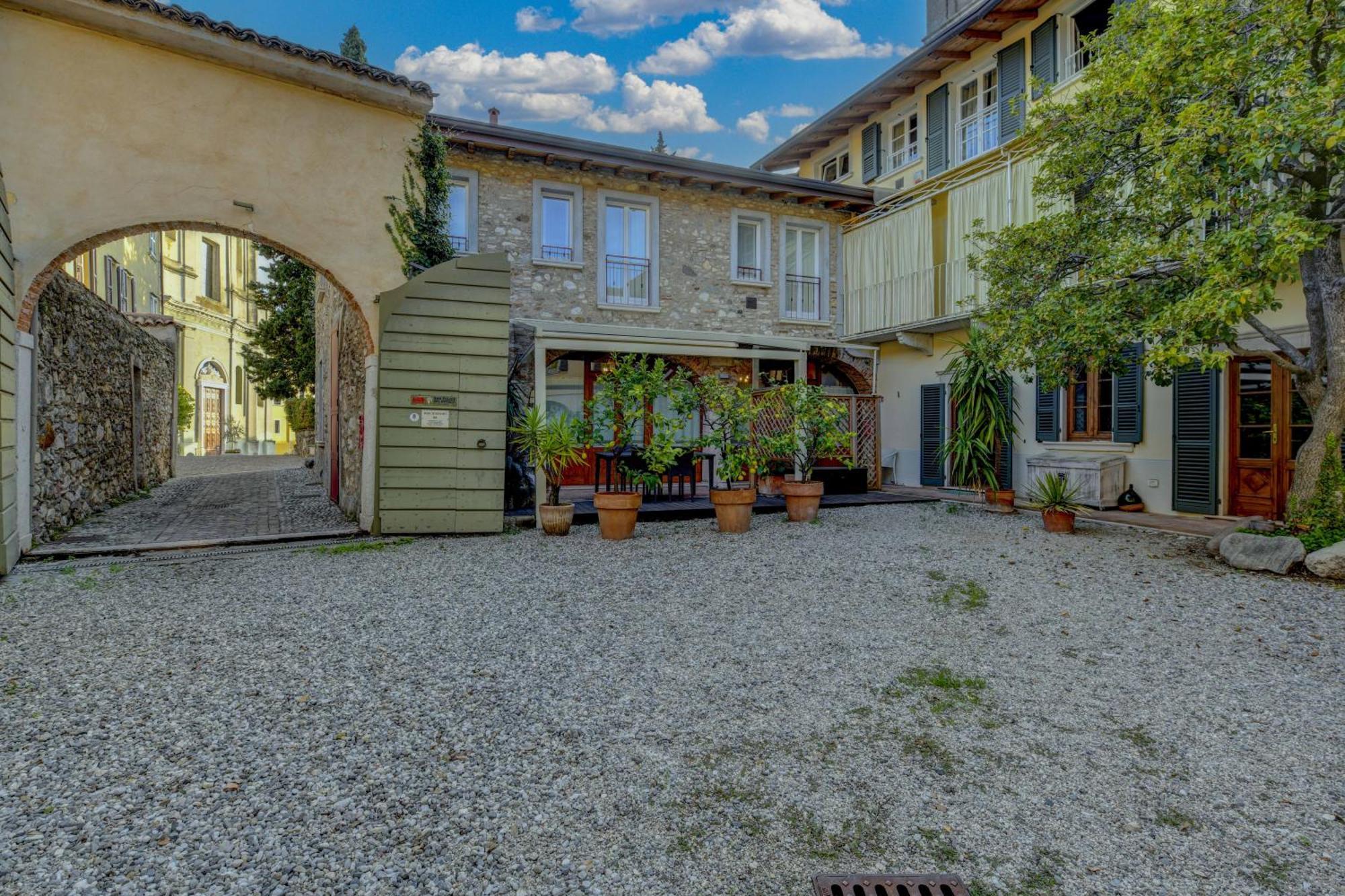 Barchi - & 2* San Felice del Benaco